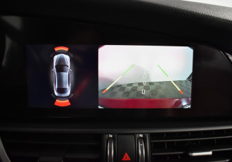 Подержанный автомобиль Alfa Romeo Giulia 2020 года (18 фото)