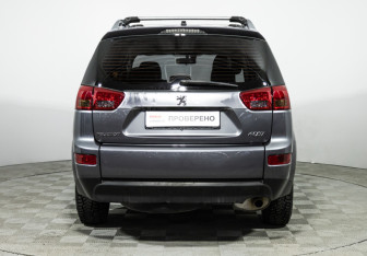 Подержанный автомобиль Peugeot 4007 2012 года (6 фото)