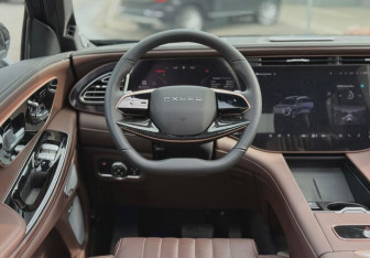 Подержанный автомобиль Exeed VX 2023 года (16 фото)