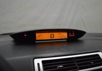 Подержанный автомобиль Citroen C4 Hatchback 2009 года (11 фото)