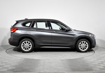 Подержанный автомобиль BMW X1 2019 года (4 фото)