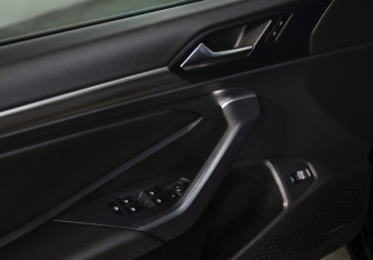 Подержанный автомобиль Volkswagen Jetta Sedan 2020 года (20 фото)