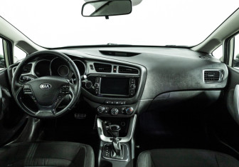Подержанный автомобиль Kia Ceed Wagon 2013 года (13 фото)