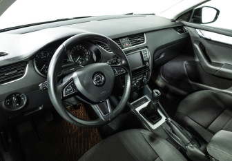 Подержанный автомобиль Skoda Octavia Liftback 2016 года (11 фото)