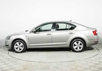 Подержанный автомобиль Skoda Octavia Liftback 2019 года (8 фото)