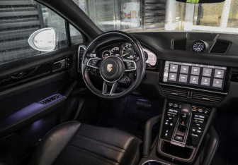 Подержанный автомобиль Porsche Cayenne 2021 года (12 фото)