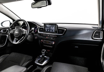 Подержанный автомобиль Kia Ceed Wagon 2019 года (11 фото)