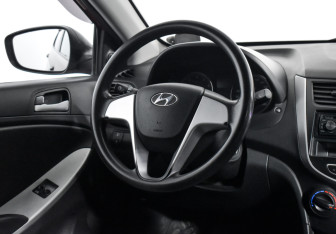 Подержанный автомобиль Hyundai Solaris Hatchback 2012 года (15 фото)