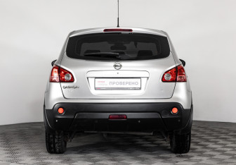 Подержанный автомобиль Nissan Qashqai 2007 года (6 фото)