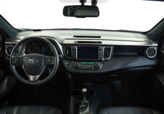 Подержанный автомобиль Toyota RAV4 2019 года (10 фото)