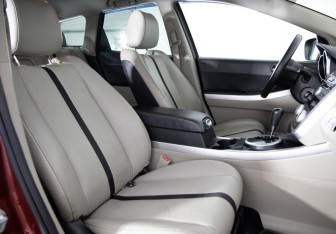 Подержанный автомобиль Mazda CX-7 2007 года (12 фото)