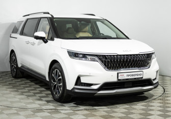 Подержанный автомобиль Kia Carnival 2021 года (3 фото)