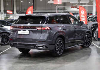 Подержанный автомобиль Jaecoo J8 2024 года (7 фото)