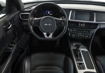 Подержанный автомобиль Kia Optima Sedan 2017 года (12 фото)