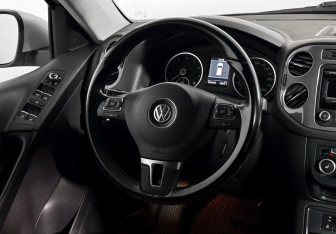 Подержанный автомобиль Volkswagen Tiguan 2013 года (16 фото)