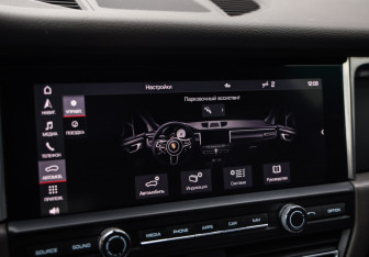 Подержанный автомобиль Porsche Macan 2019 года (15 фото)