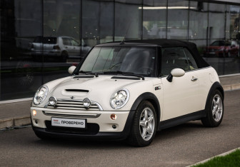Подержанный автомобиль MINI Cabrio 2006 года (3 фото)