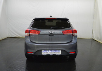 Подержанный автомобиль Kia Rio Hatchback 2017 года (6 фото)