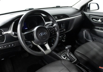 Подержанный автомобиль Kia Rio Sedan 2021 года (11 фото)