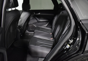 Подержанный автомобиль Audi Q5 2023 года (11 фото)