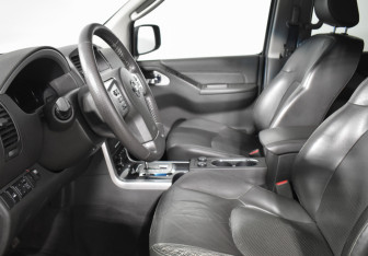 Подержанный автомобиль Nissan Pathfinder 2012 года (10 фото)