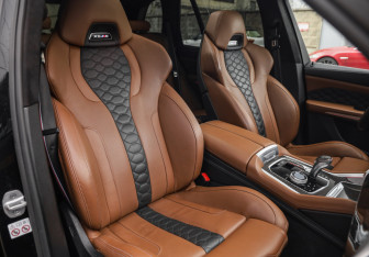 Подержанный автомобиль BMW X5 M 2021 года (32 фото)