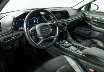 Подержанный автомобиль Hyundai Sonata 2020 года (11 фото)