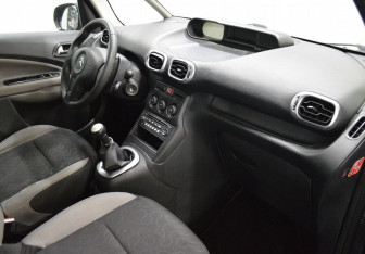 Подержанный автомобиль Citroen C3 Picasso 2010 года (11 фото)