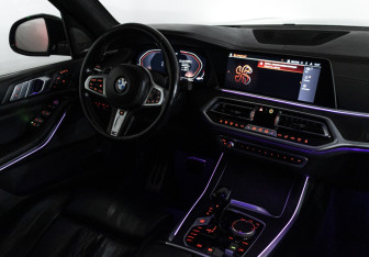 Подержанный автомобиль BMW X7 2021 года (36 фото)