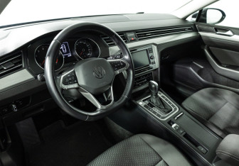 Подержанный автомобиль Volkswagen Passat Sedan 2021 года (11 фото)