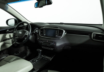 Подержанный автомобиль Kia Sorento 2018 года (9 фото)