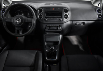 Подержанный автомобиль Volkswagen Golf Plus 2012 года (15 фото)