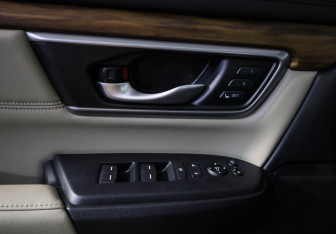 Подержанный автомобиль Honda CR-V 2018 года (16 фото)