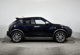 Подержанный автомобиль Nissan Juke 2011 года (4 фото)