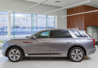 Новый Hongqi E-HS9 2022 (8 фото)