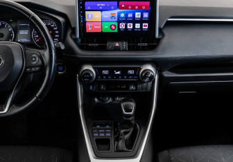 Подержанный автомобиль Toyota RAV4 2020 года (15 фото)