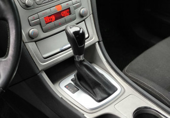 Подержанный автомобиль Ford Mondeo Liftback 2008 года (10 фото)