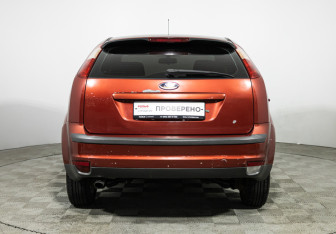 Подержанный автомобиль Ford Focus Hatchback 2007 года (6 фото)