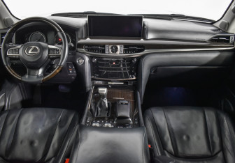 Подержанный автомобиль Lexus LX 2015 года (13 фото)