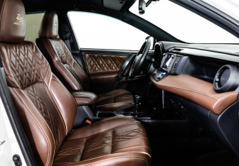 Подержанный автомобиль Toyota RAV4 2019 года (14 фото)