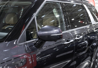 Подержанный автомобиль Kia Carnival 2021 года (3 фото)