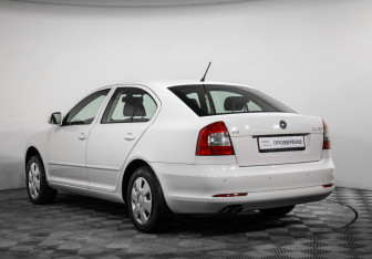 Подержанный автомобиль Skoda Octavia Liftback 2012 года (6 фото)
