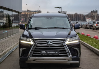 Подержанный автомобиль Lexus LX 2016 года (3 фото)
