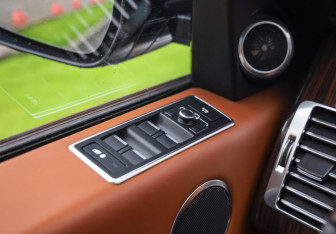 Подержанный автомобиль Land Rover Range Rover 2016 года (22 фото)