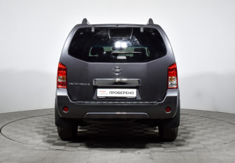 Подержанный автомобиль Nissan Pathfinder 2013 года (6 фото)
