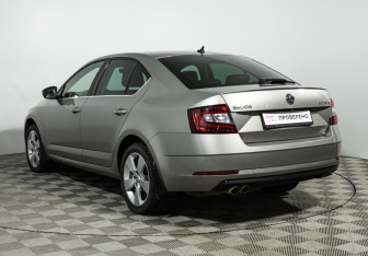 Подержанный автомобиль Skoda Octavia Liftback 2019 года (7 фото)