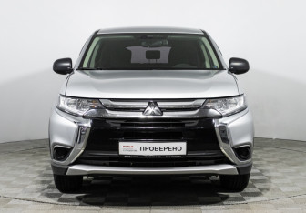 Подержанный автомобиль Mitsubishi Outlander 2017 года (2 фото)