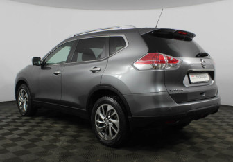 Подержанный автомобиль Nissan X-Trail 2015 года (12 фото)