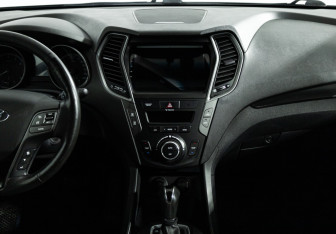 Подержанный автомобиль Hyundai Santa Fe 2017 года (14 фото)