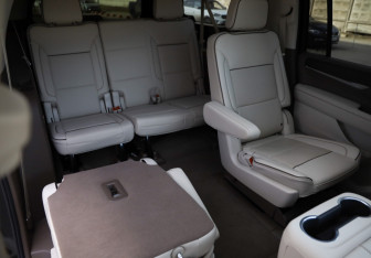 Подержанный автомобиль GMC Yukon 2022 года (29 фото)